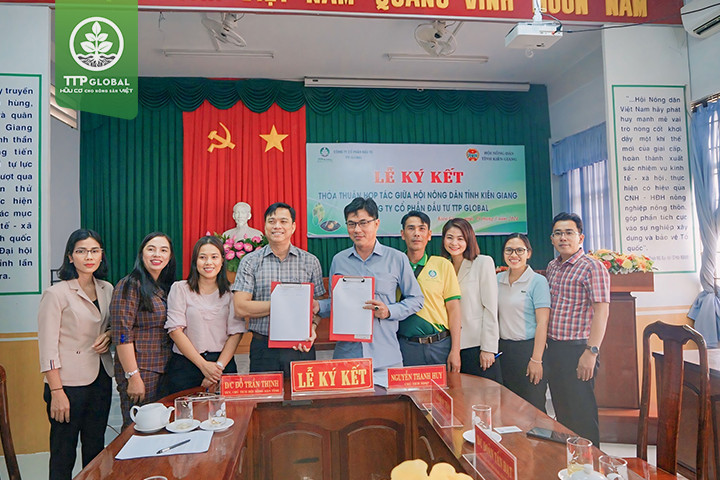 HỢP TÁC TRIỂN KHAI MÔ HÌNH SẢN XUẤT LÚA HÈ THU SỬ DỤNG PH N HỮU CƠ HUMIC TẠI KIÊN GIANG