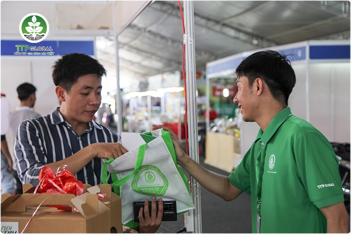 Có nên sử dụng phân bón hữu cơ công nghiệp cho cây trồng không